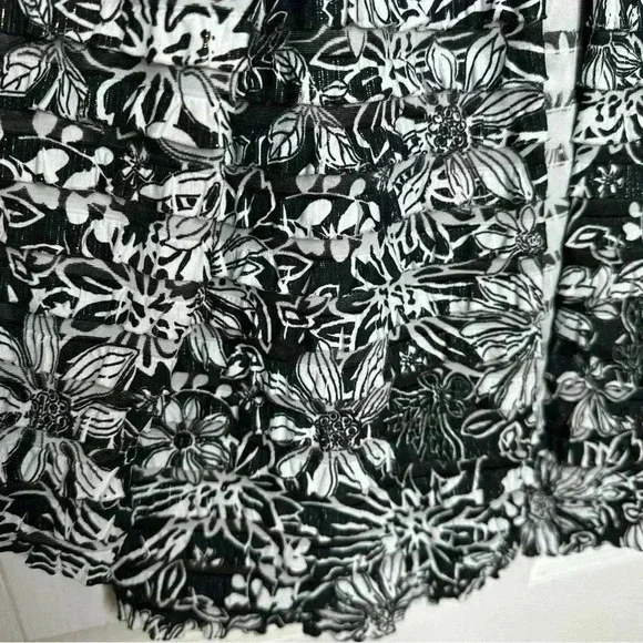 R&M Richards Ruffled Fabric  Blazer Black & White Floral Size 14W - Picture 2 of 16